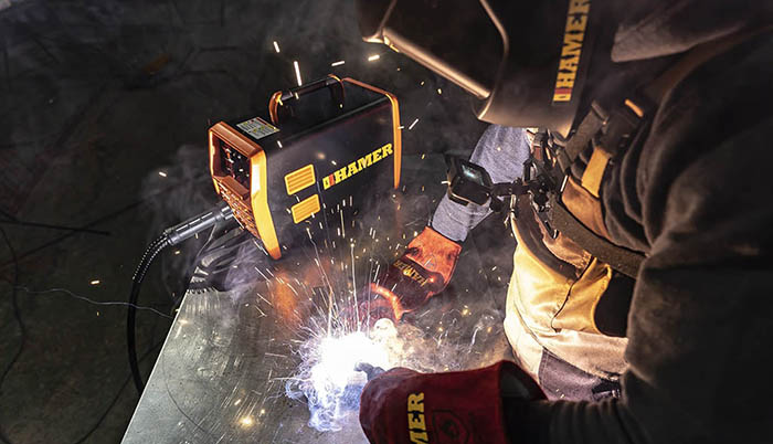 инверторный сварочный полуавтомат HAMER в работе сварка инверторным полуавтоматом