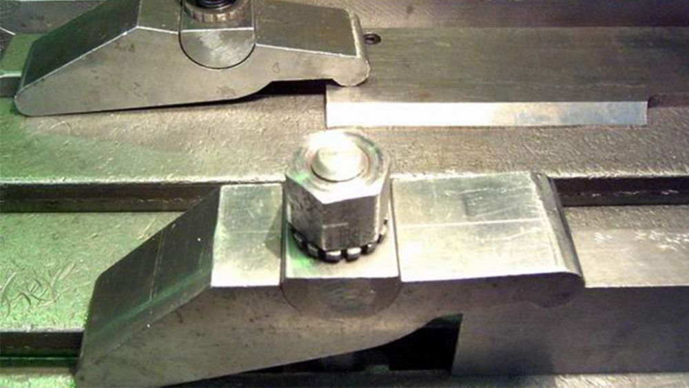 Планка прижимная вид модели планка прижимная