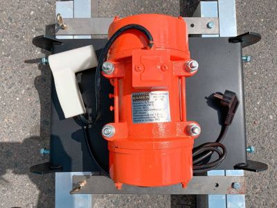 вид модели виброрейка по направляющим hamer ge-2,5 с электрическим приводом (2,5м)