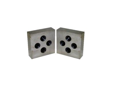 вид модели ножи для рубочного станка р-40 83х83х26 с 4 отверстиями, шаг резьбы 1,5 (сталь 6хв2с)