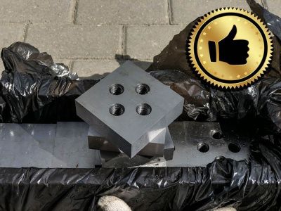 вид модели ножи для рубочного станка р-40 83х83х26 с 4 отверстиями, шаг резьбы 1,5 (сталь 6хв2с)